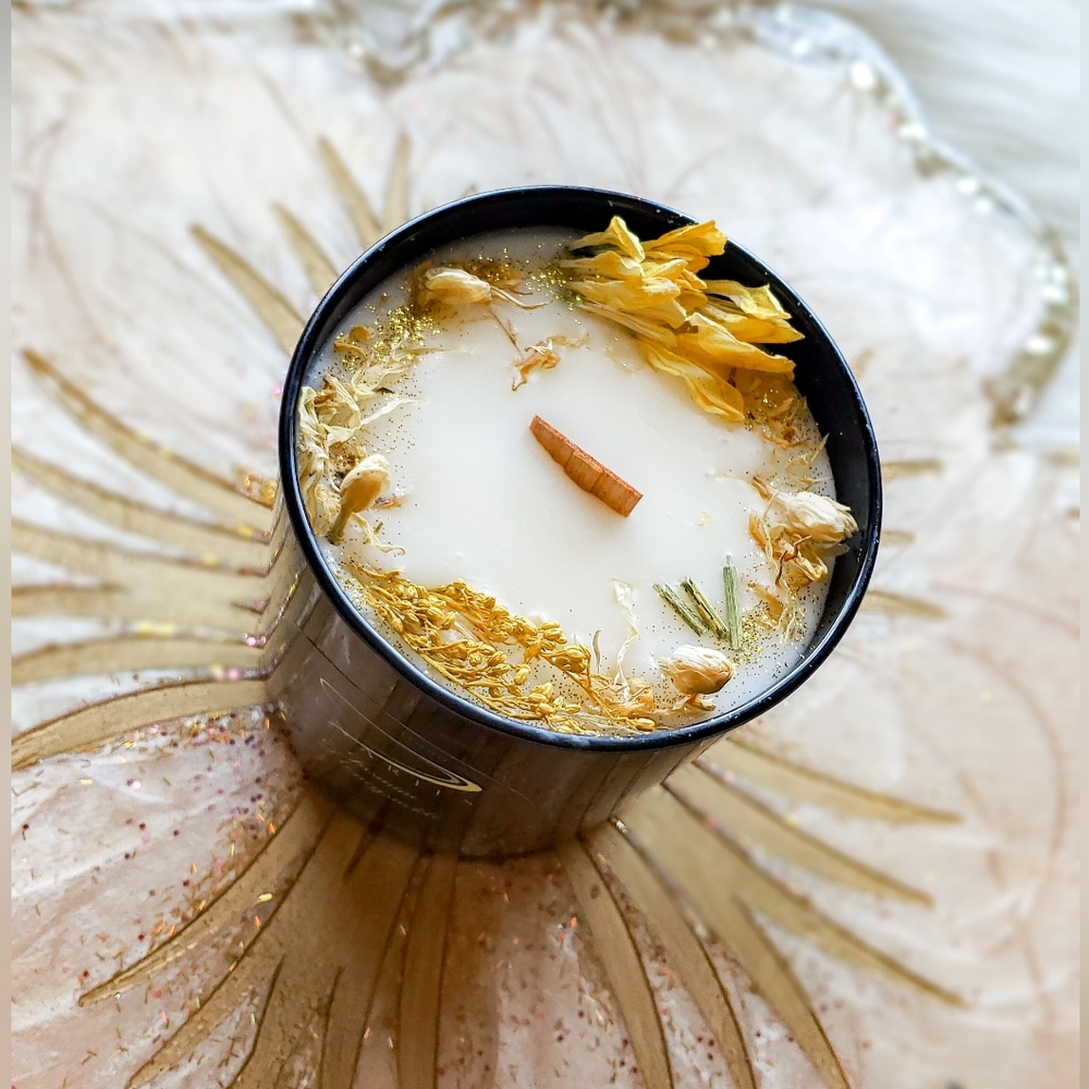 Jasmine Honeysuckle Soy Candles with Wood Wick and Botanicals - Picture 3 of 9